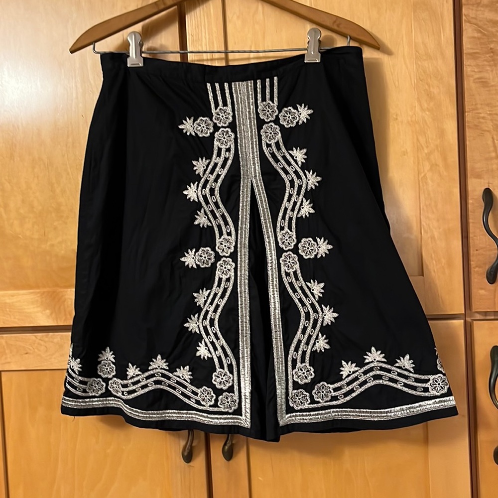 Old Navy Embroidered A-line skirt, size 2, black